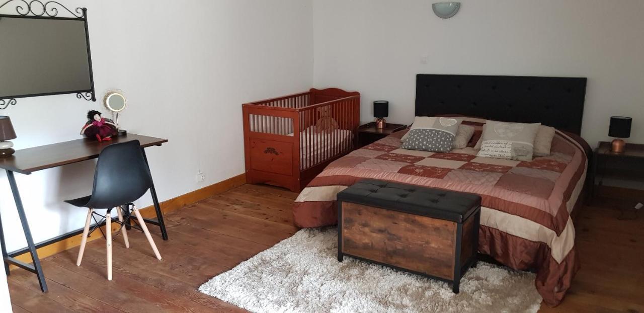 2 Du Chateau De Feschaux Holiday home Villeneuve-sous-Pymont
